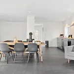 4 Bedroom Lovely In Casa de Férias Næstved