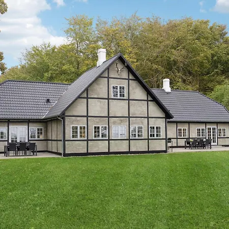 4 Bedroom Lovely In