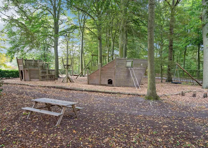 4 Bedroom Lovely In Holiday home *
